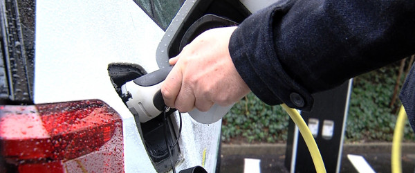 E-Auto wird aufgeladen (Quelle: RIK)