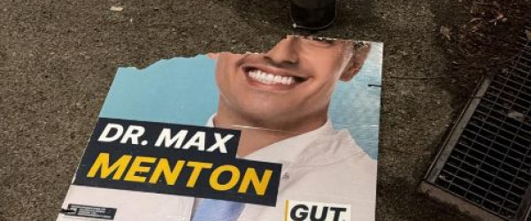Zerst&ouml;rtes Wahlplakat von Dr. Max Menton (Quelle: Dr. Max Menton)