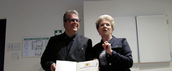 Schumacher erh&auml;lt Ehrennadel (Quelle: RIK)