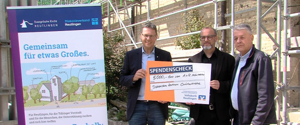 5.000 Euro Spenden&uuml;bergabe (Quelle: RIK)