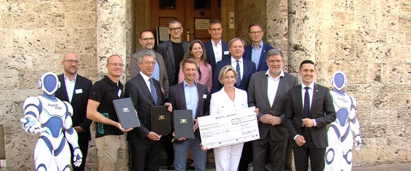 Gruppenbild mit Ministerin (Quelle: RIK)